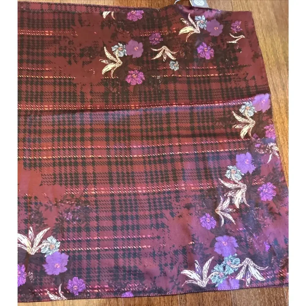NWT Vince Camuto Oblong Scarf Red‎ Floral Plaid Pattern Satin Fabric 36x72”